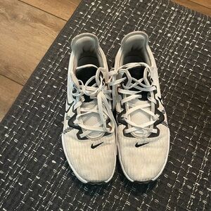 Men’s basketball shoes